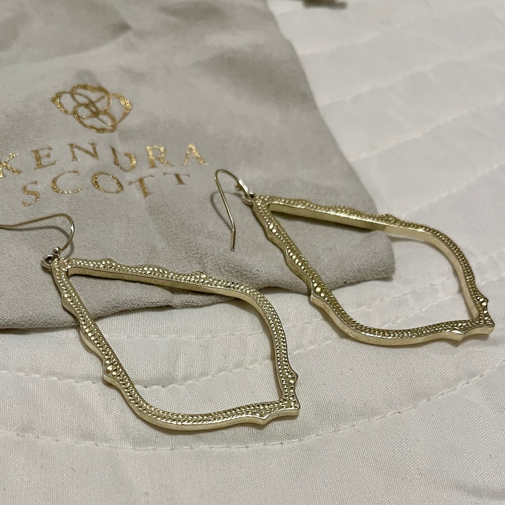 Kendra Scott Sophee Drop Earrings Gold - Picture 3 of 3